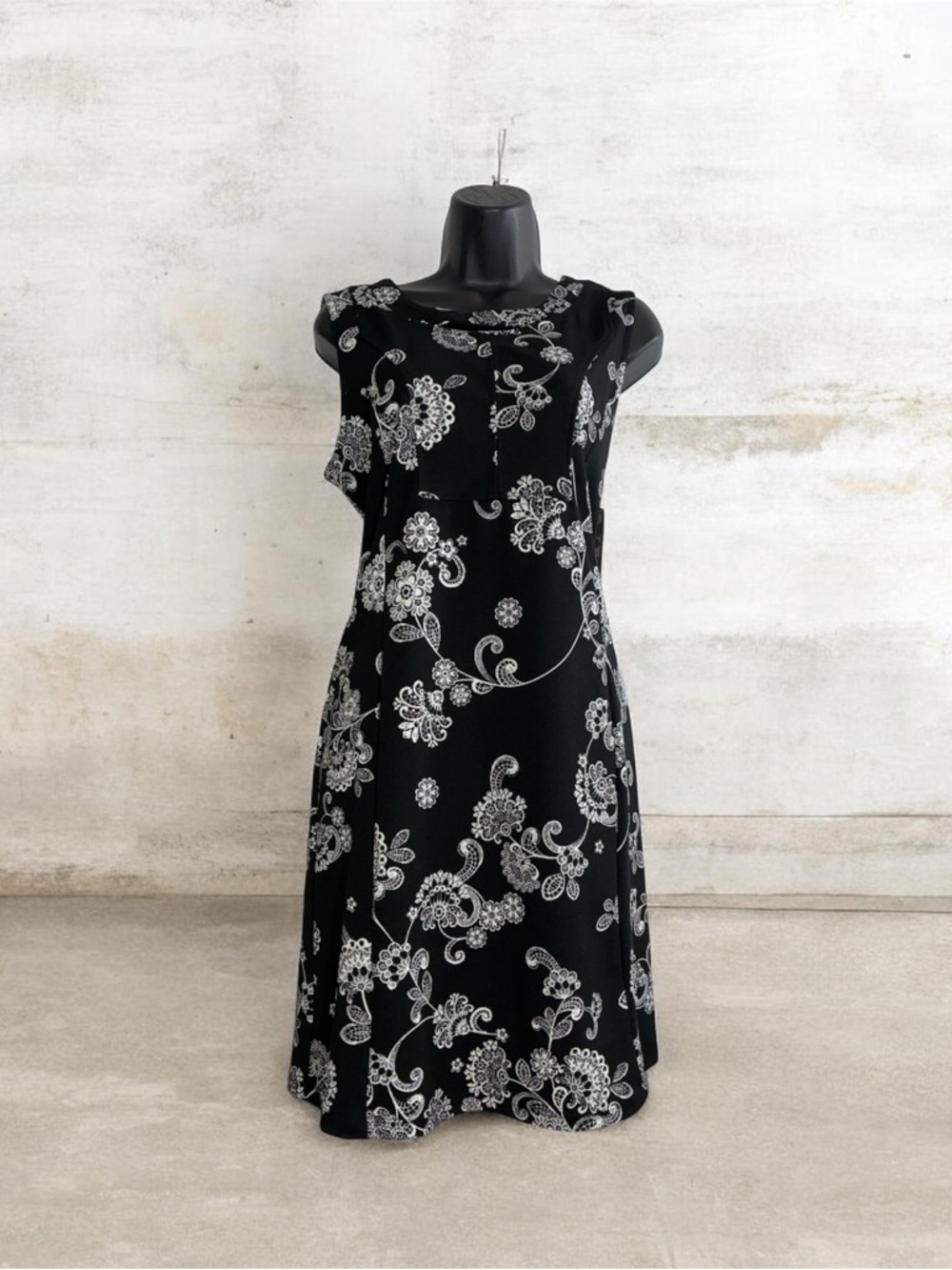 Nina Leonard Sleeveless Black Dress with White Paisley Floral Print